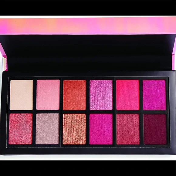 I Love Revolution Angel Heart Eye Shadow Pallet - Picture 1 of 6